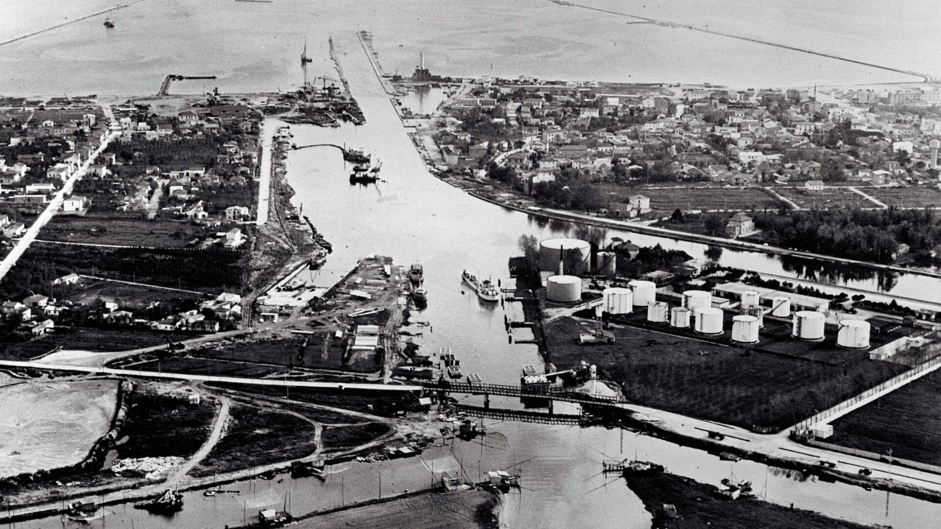 La Petrolifera Italo Rumena image