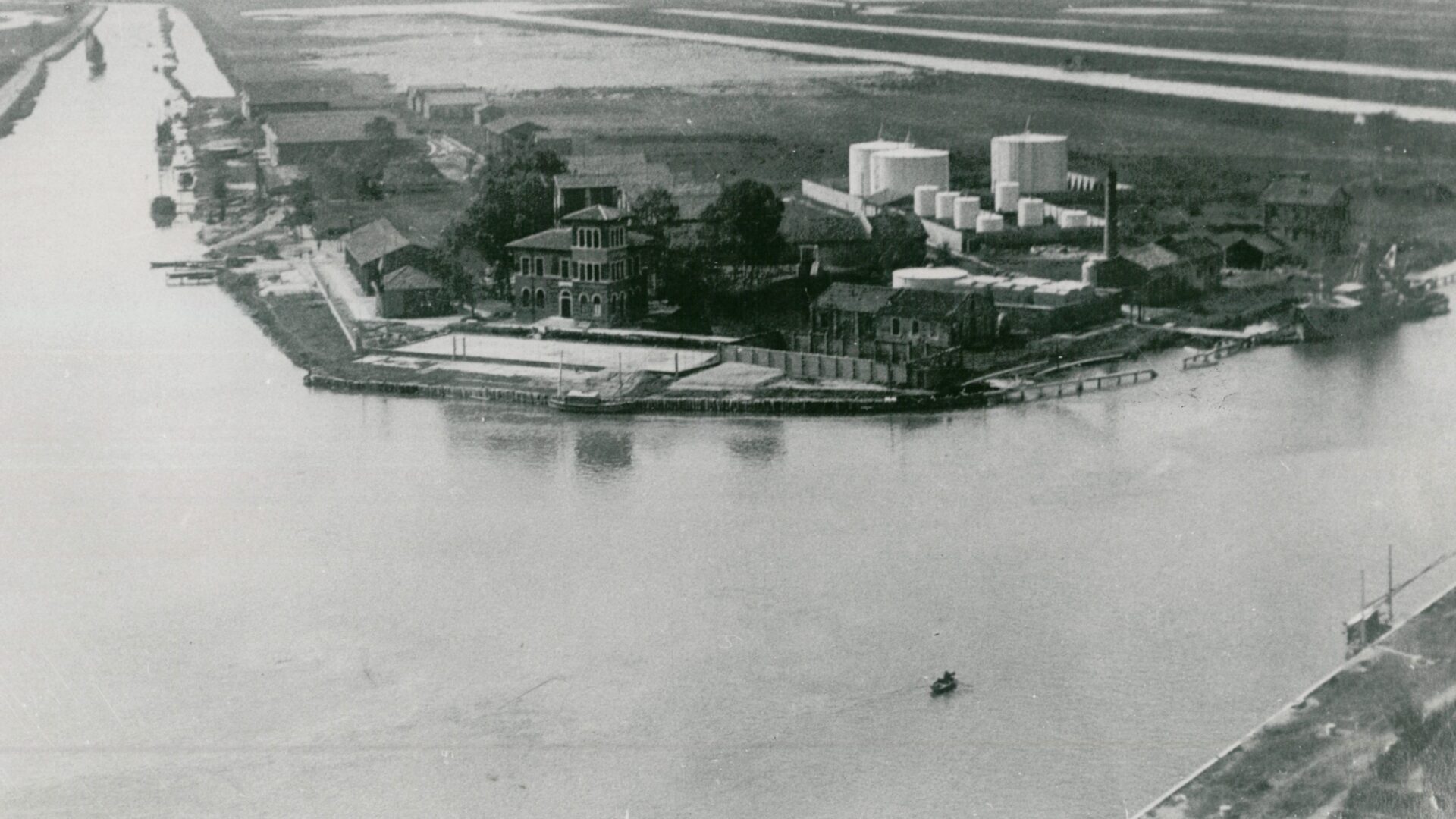 La Petrolifera Italo Rumena image