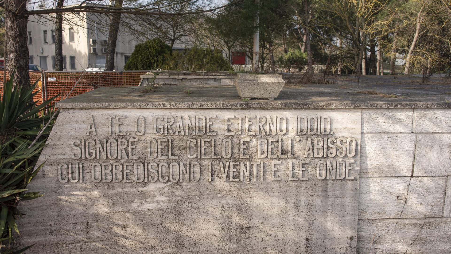 La Statua al marinaio image