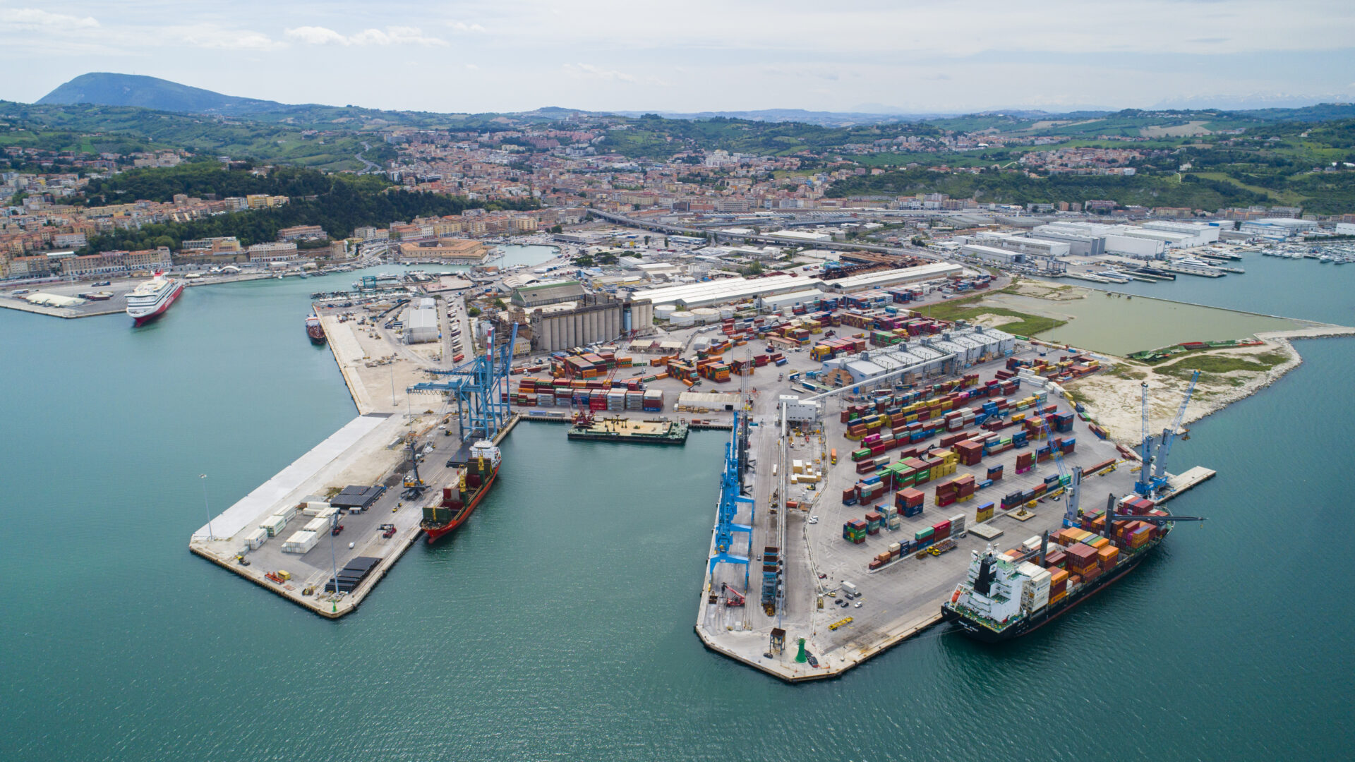 IL PORTO DI ANCONA image