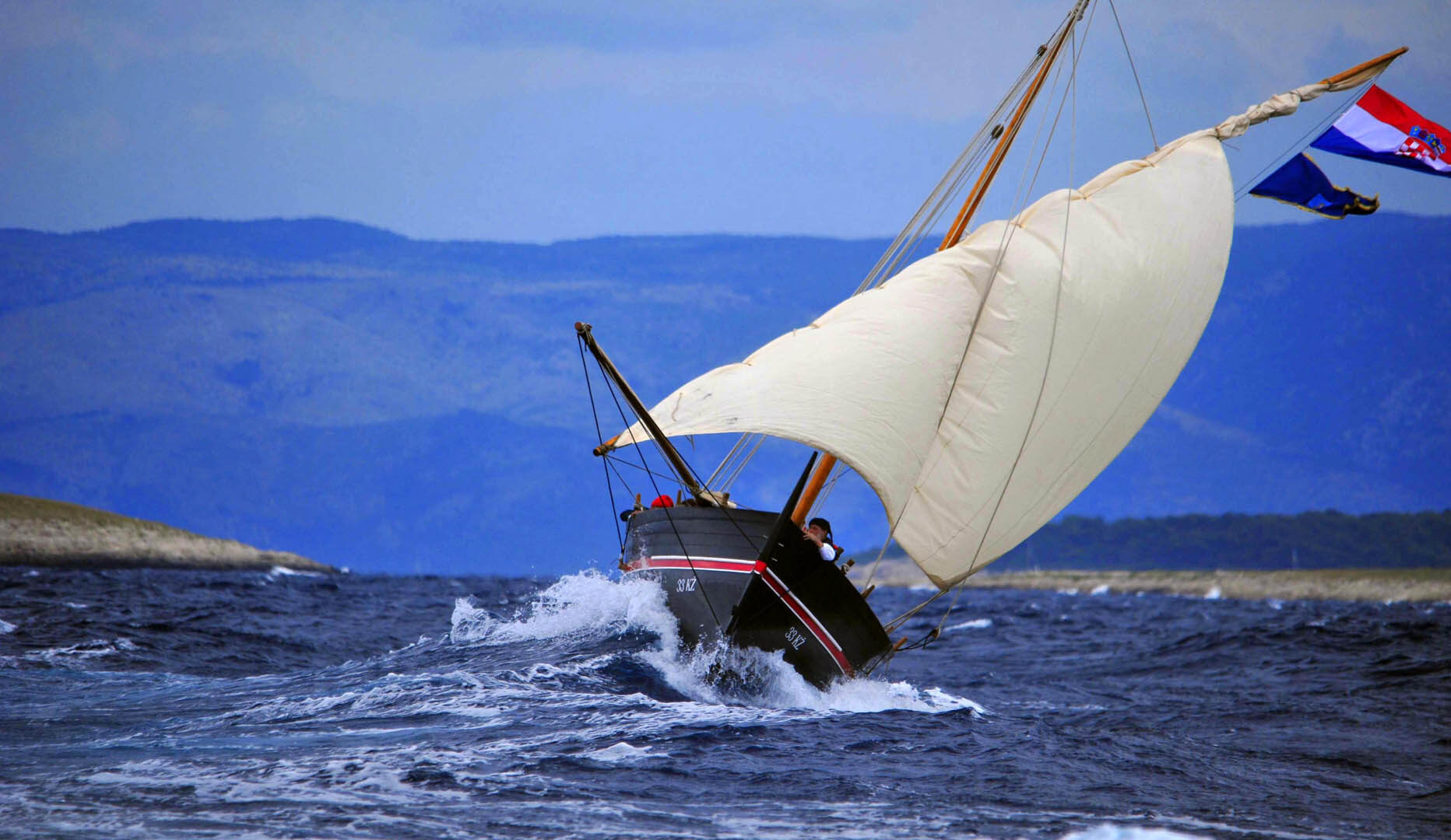 Sailing activities image