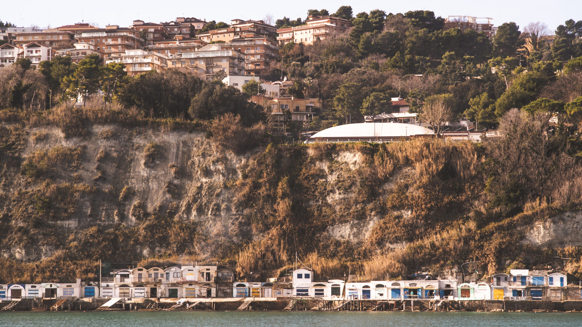 IN VIAGGIO TRA I DUE LUNGOMARI image