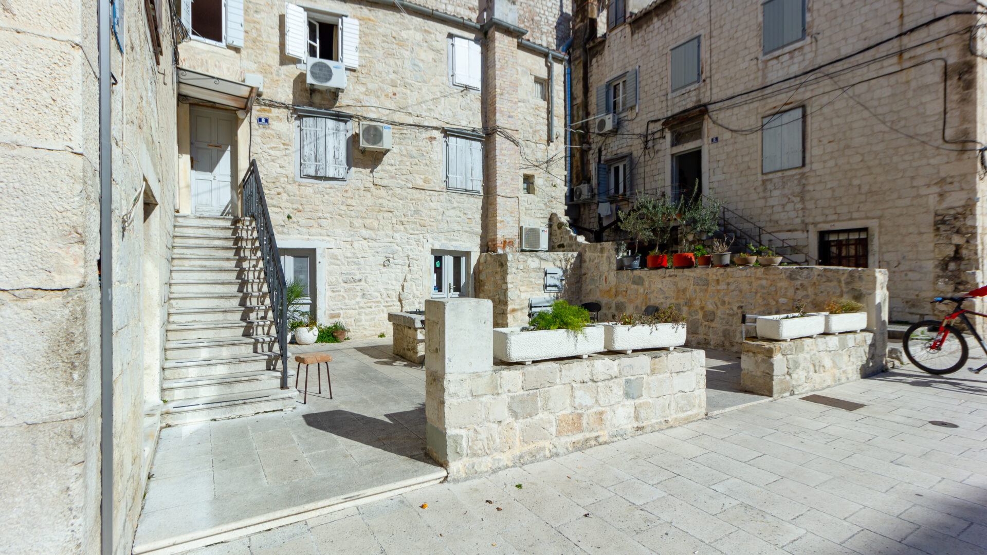 La Porta Argentea image