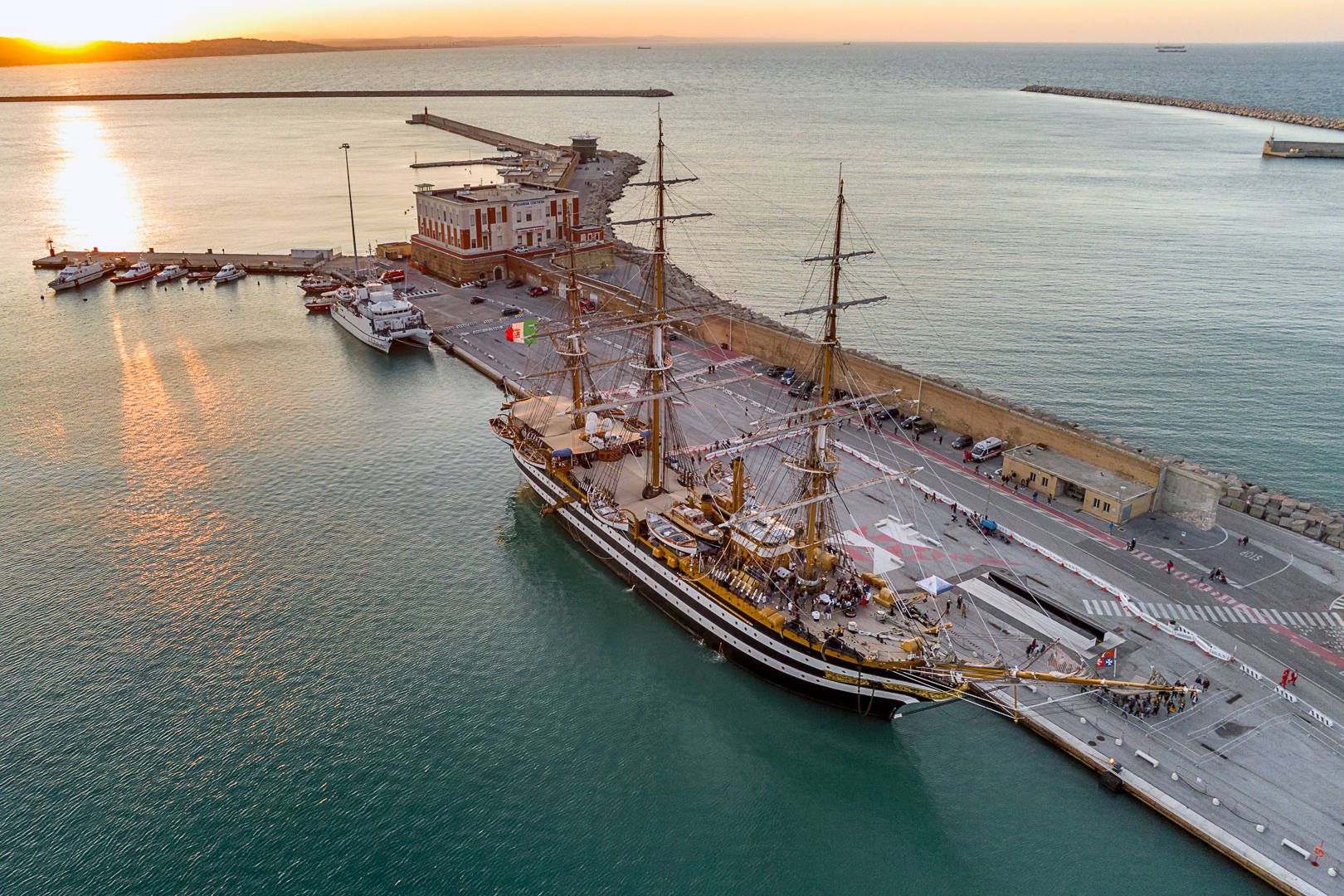 IL PORTO ANTICO image