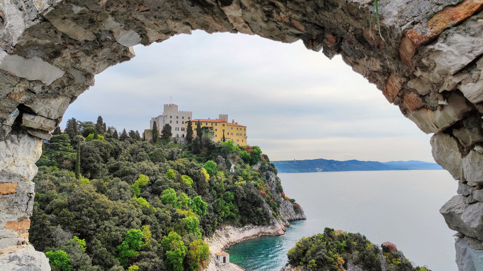 CASTELLO DI DUINO image