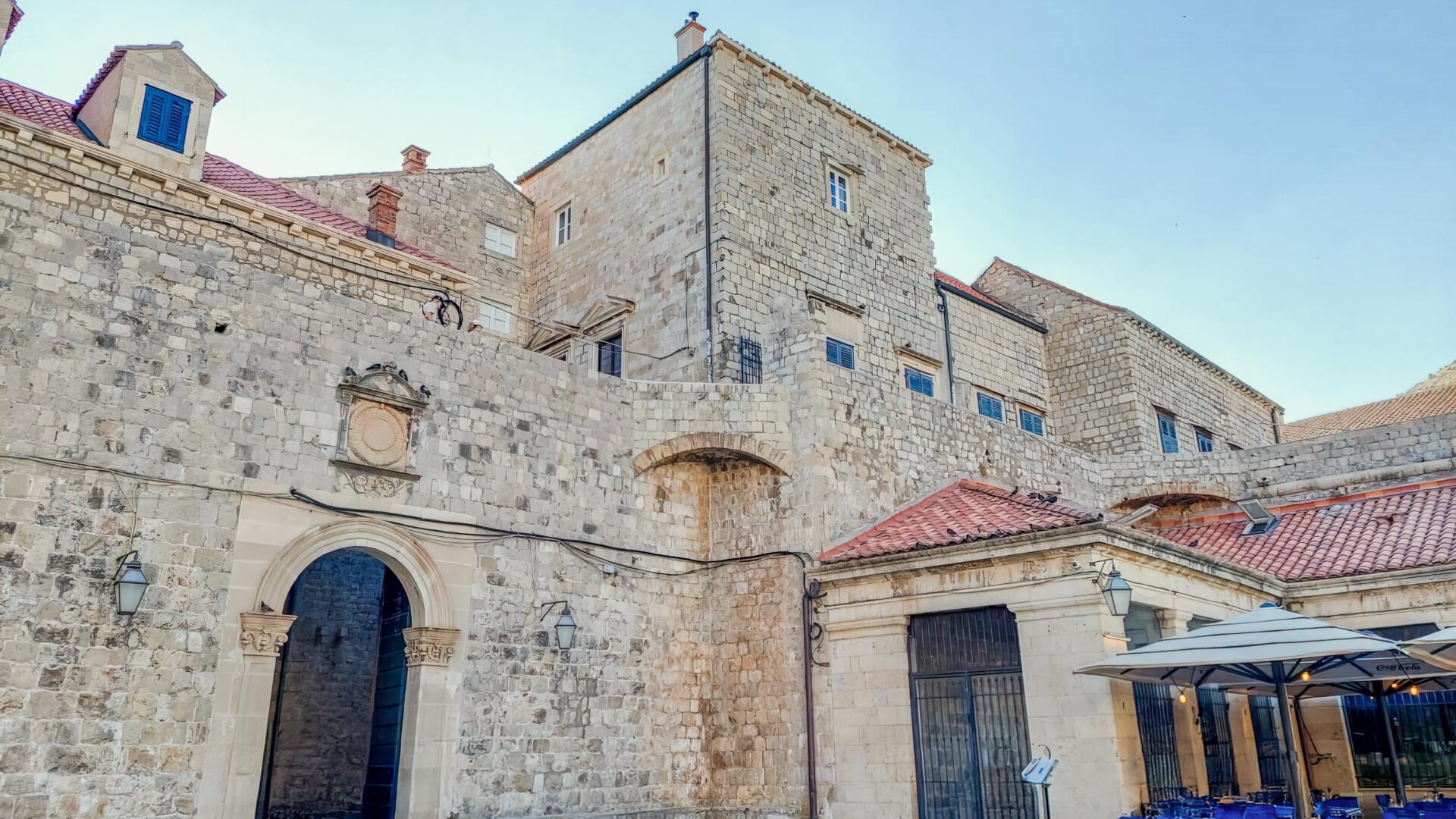 MURO CITTADINO VERSO LA PARTE SUD DEL PORTO image