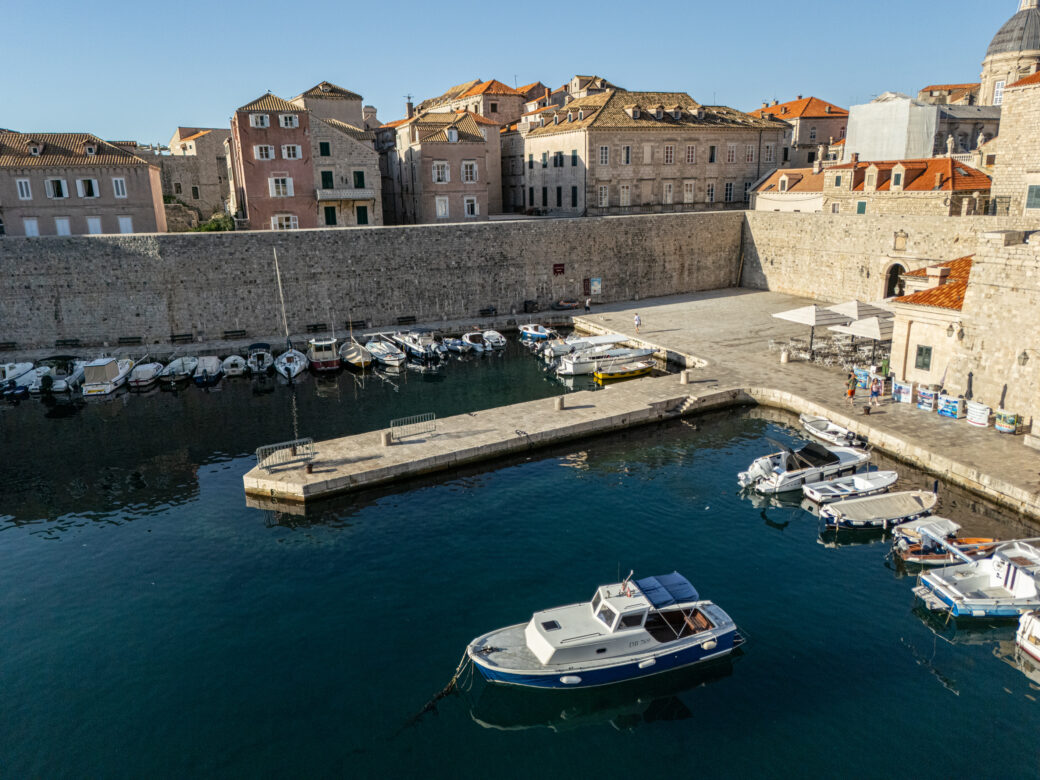 PONTA DOCK image