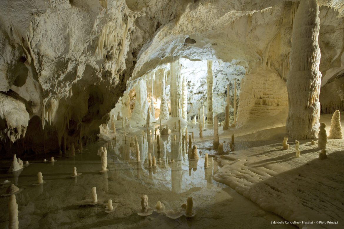 The Gola della Rossa and Frasassi Regional Nature Park: the natural wonder of the Marche region image