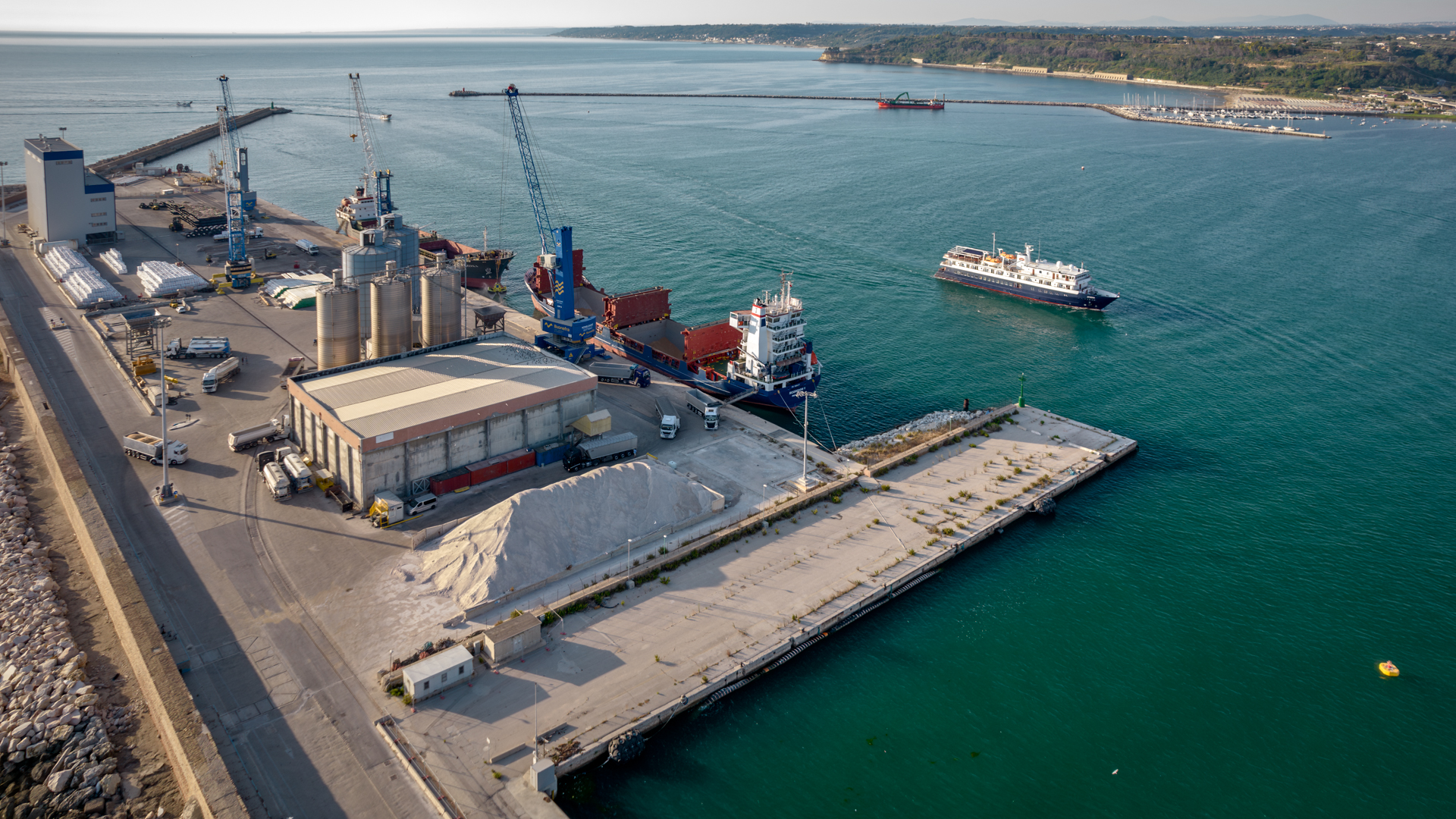 A WINDOW ONTO THE ADRIATIC: THE PORT OF ORTONA image